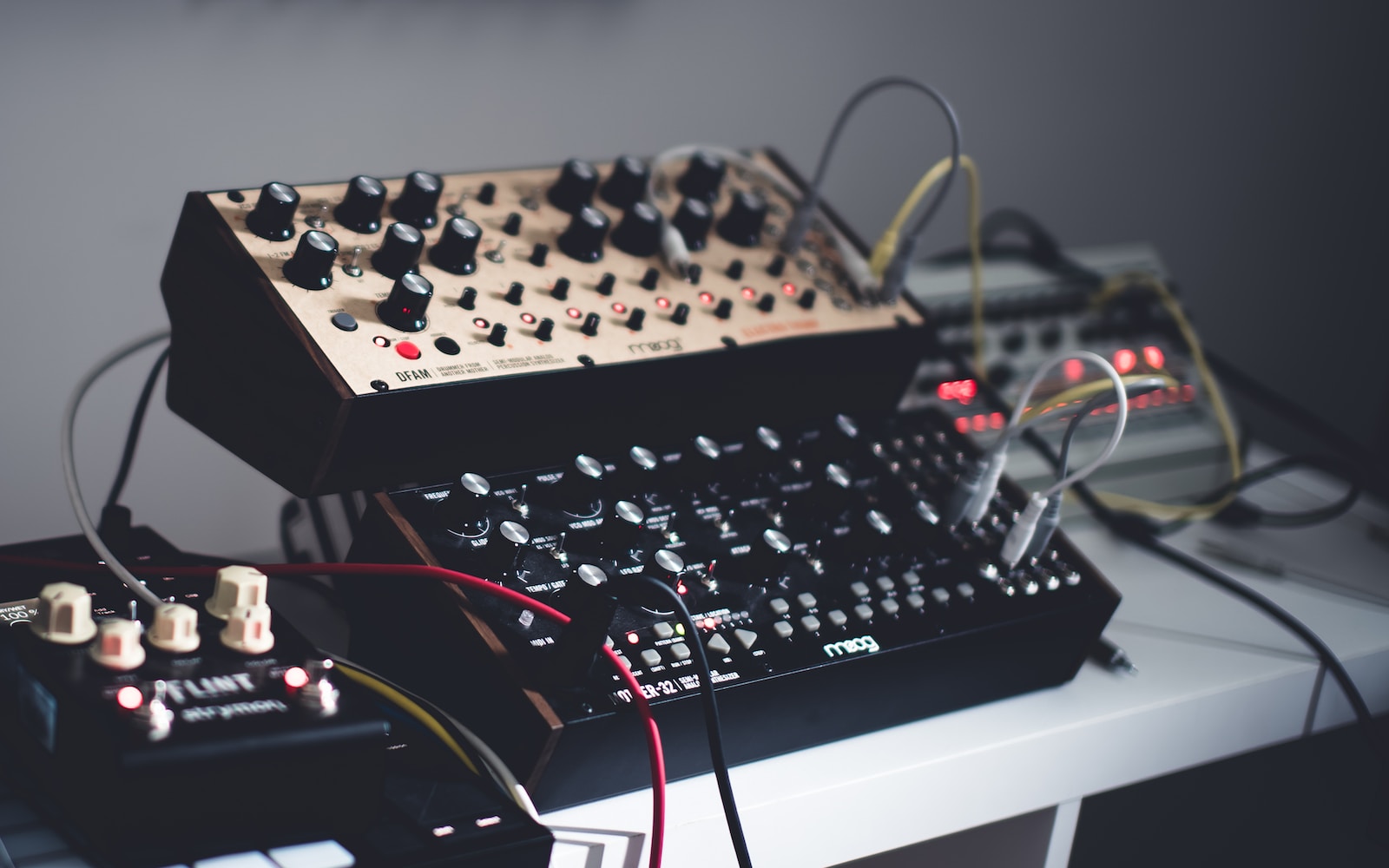 what-makes-a-song-synth-pop-2024-synth-pop