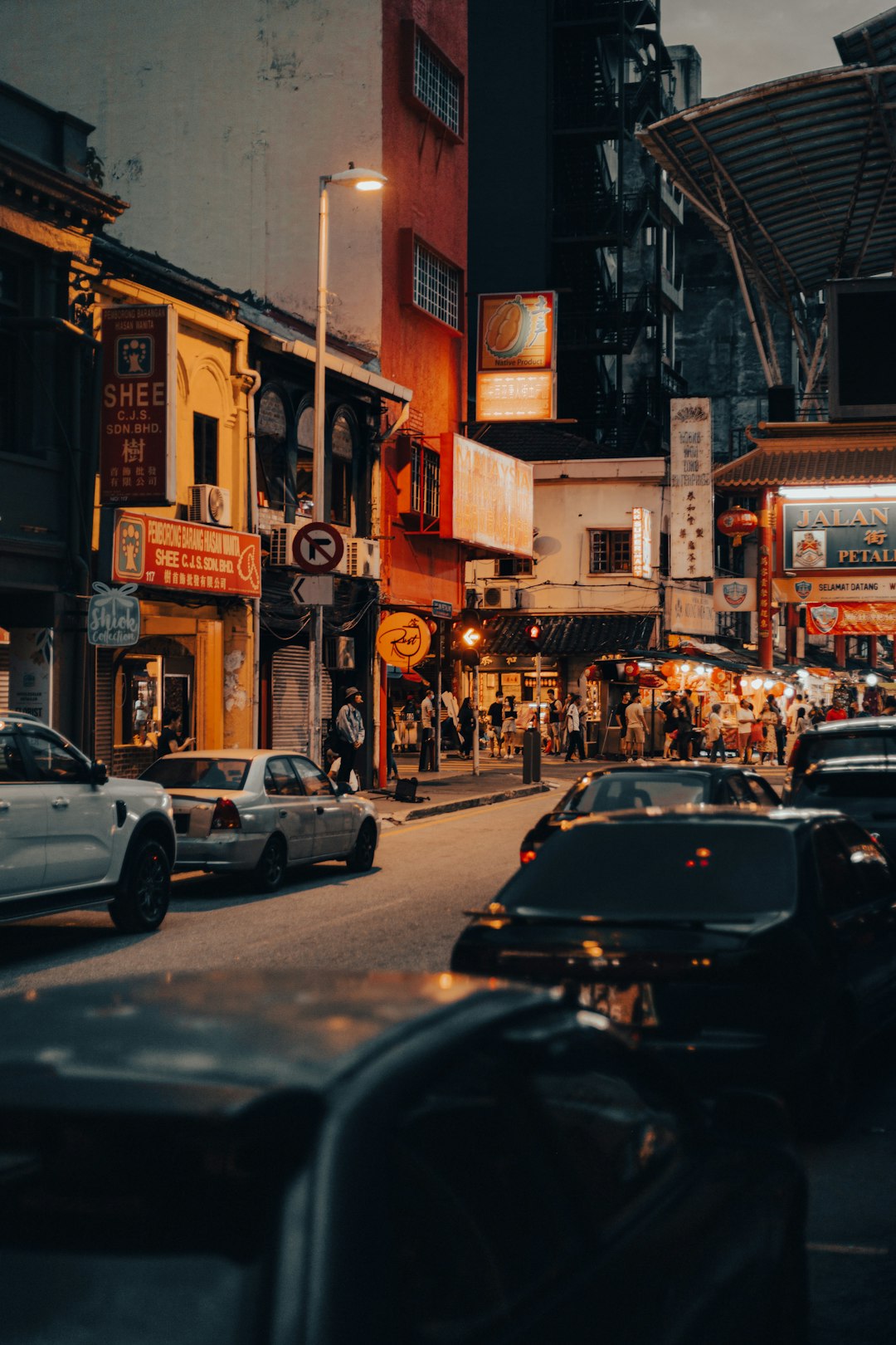 a city street filled with lots of traffic